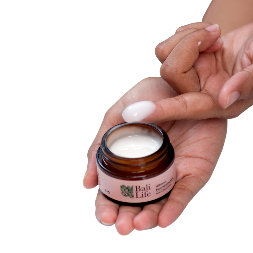 Hebat Face Moisturiser by Bali Life Body Care In Ubud.Cut out Image of cruelty free palm oil free sulphate free and paraben free Hebat Face Moisturiser.